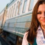 Jeune Femme Personnel Du Train Orient Silk Road Express