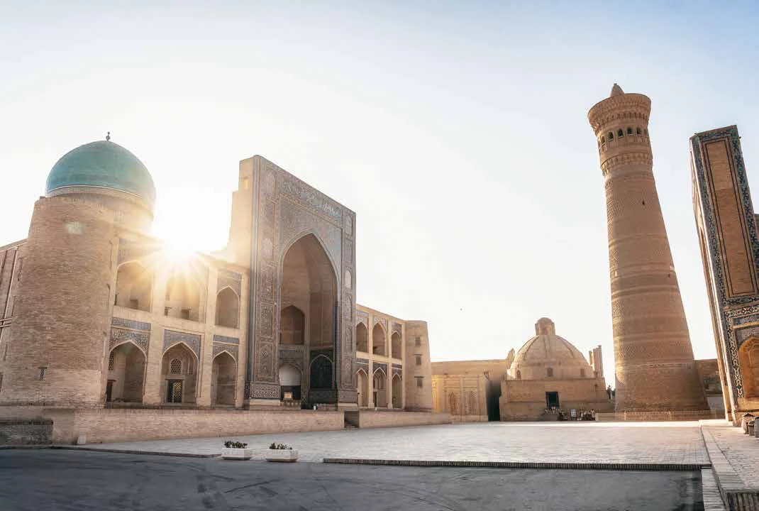 Boukhara &mdash; Mosqu&eacute;e Kalon et minaret au coucher du soleil