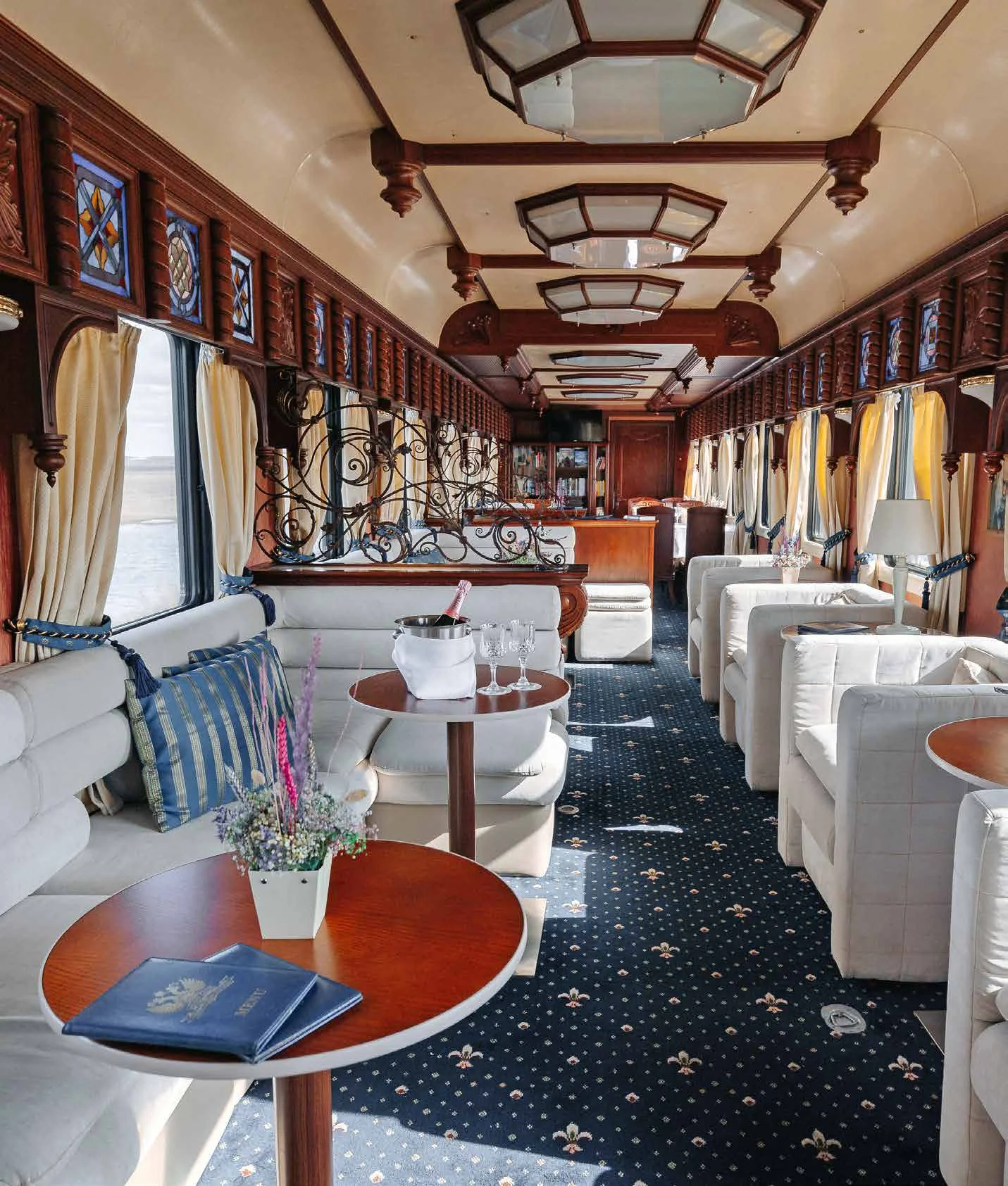 Bar Lounge Car du Golden Eagle &mdash; wagon salon piano