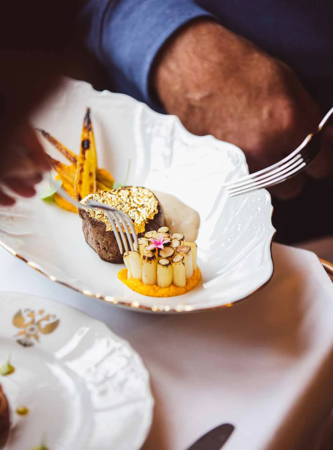 Gastronomie &agrave; bord du Golden Eagle &mdash; chef et plat gastronomique