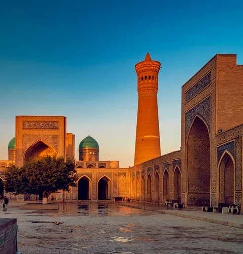 Minaret Kalon – Boukhara Le minaret Kalon de Boukhara au coucher du soleil
