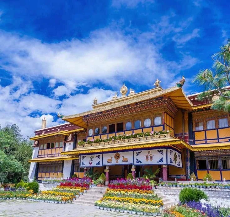 Palais d'&eacute;t&eacute; Norbulingka &agrave; Lhassa, r&eacute;sidence du Dala&iuml;-Lama