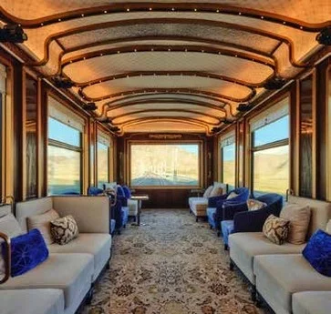 Observation Car Golden Eagle – steppe Salon de l'Observation Car du Golden Eagle avec vue sur la steppe