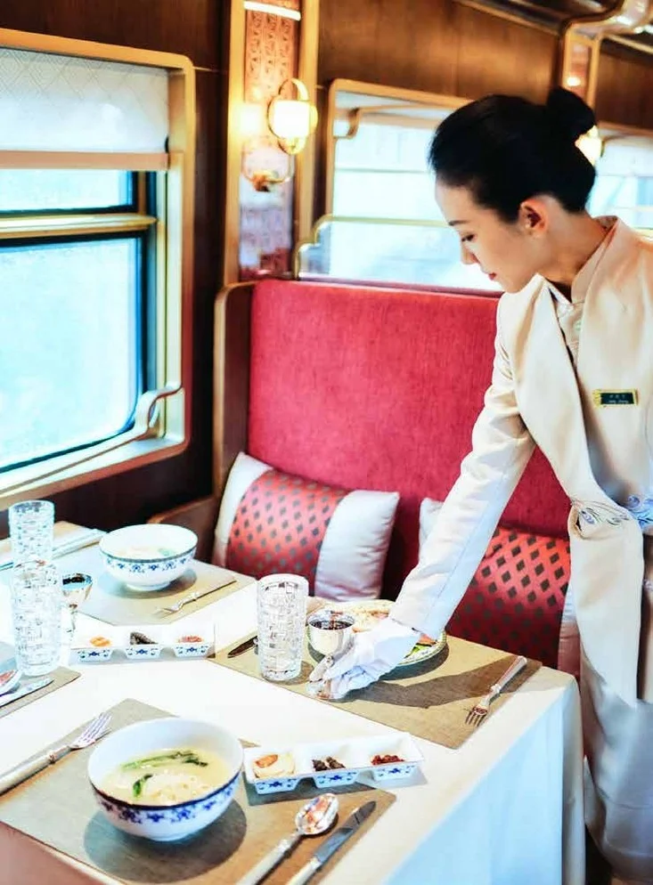 Service gastronomique au restaurant chinois du Golden Eagle Silk Road Express