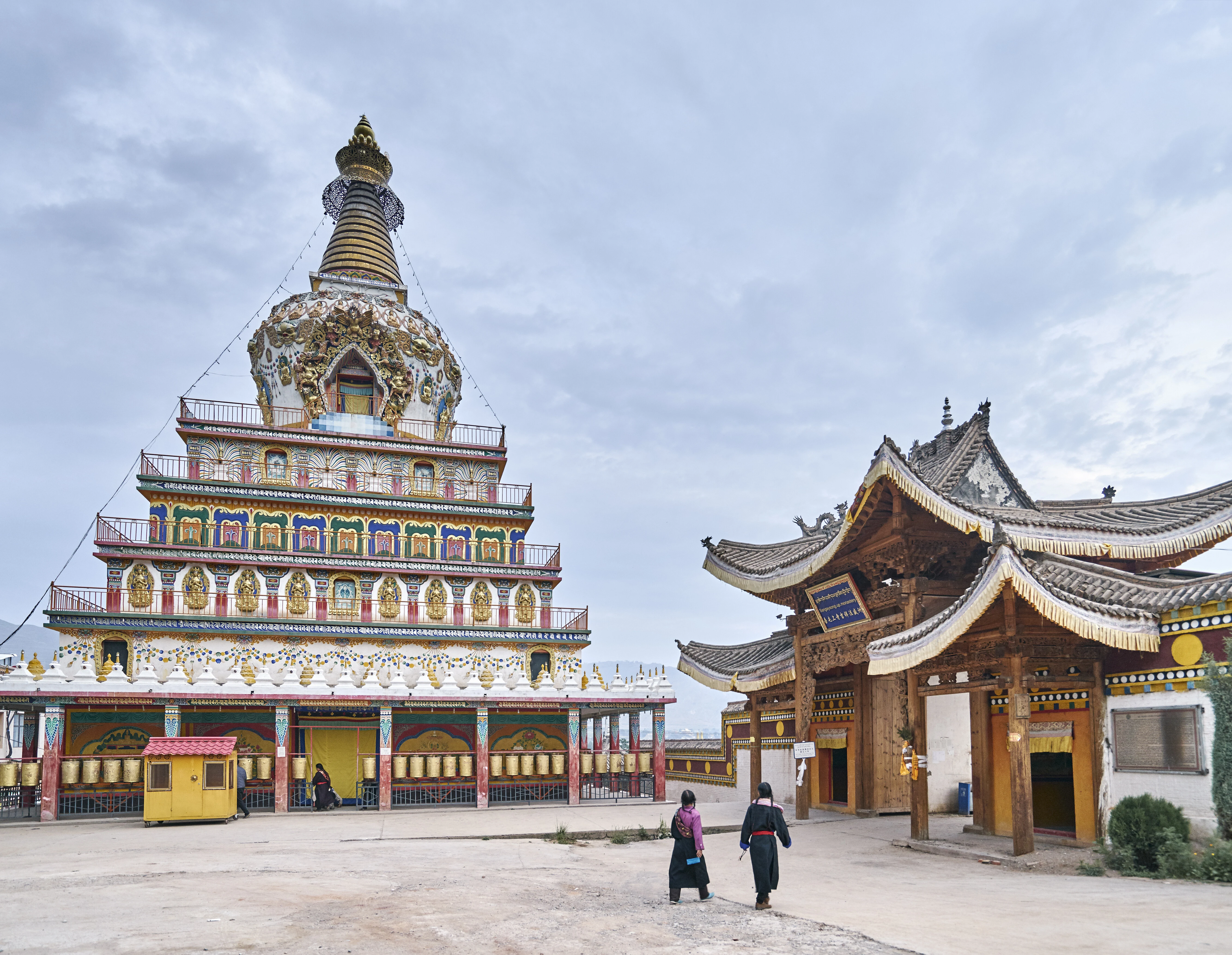 Temple bouddhiste et stupa tib&eacute;tain &agrave; Xining dans le Qinghai